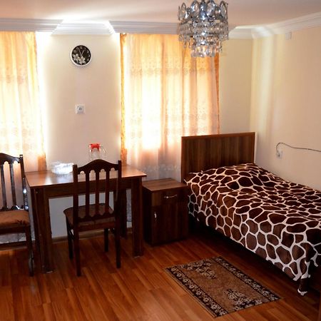 Nunu'S Guesthouse Tskaltubo ภายนอก รูปภาพ