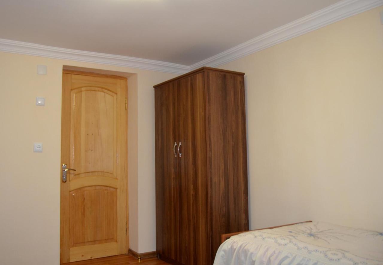 Nunu'S Guesthouse Tskaltubo ภายนอก รูปภาพ