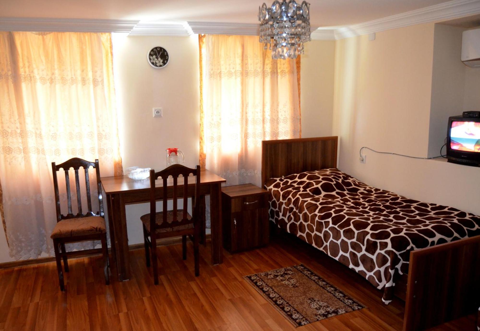 Nunu'S Guesthouse Tskaltubo ภายนอก รูปภาพ