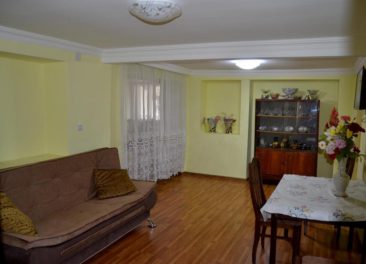 Nunu'S Guesthouse Tskaltubo ภายนอก รูปภาพ